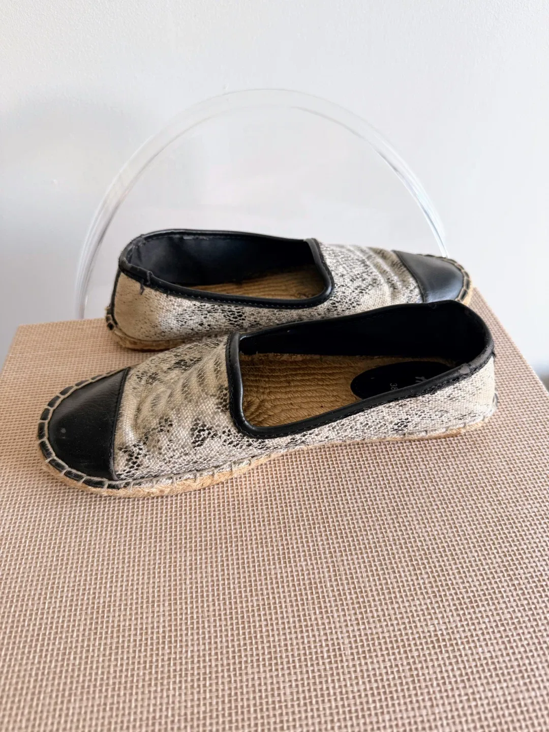 H&M Espadrille Flats Size 7.5 image indicator(3)