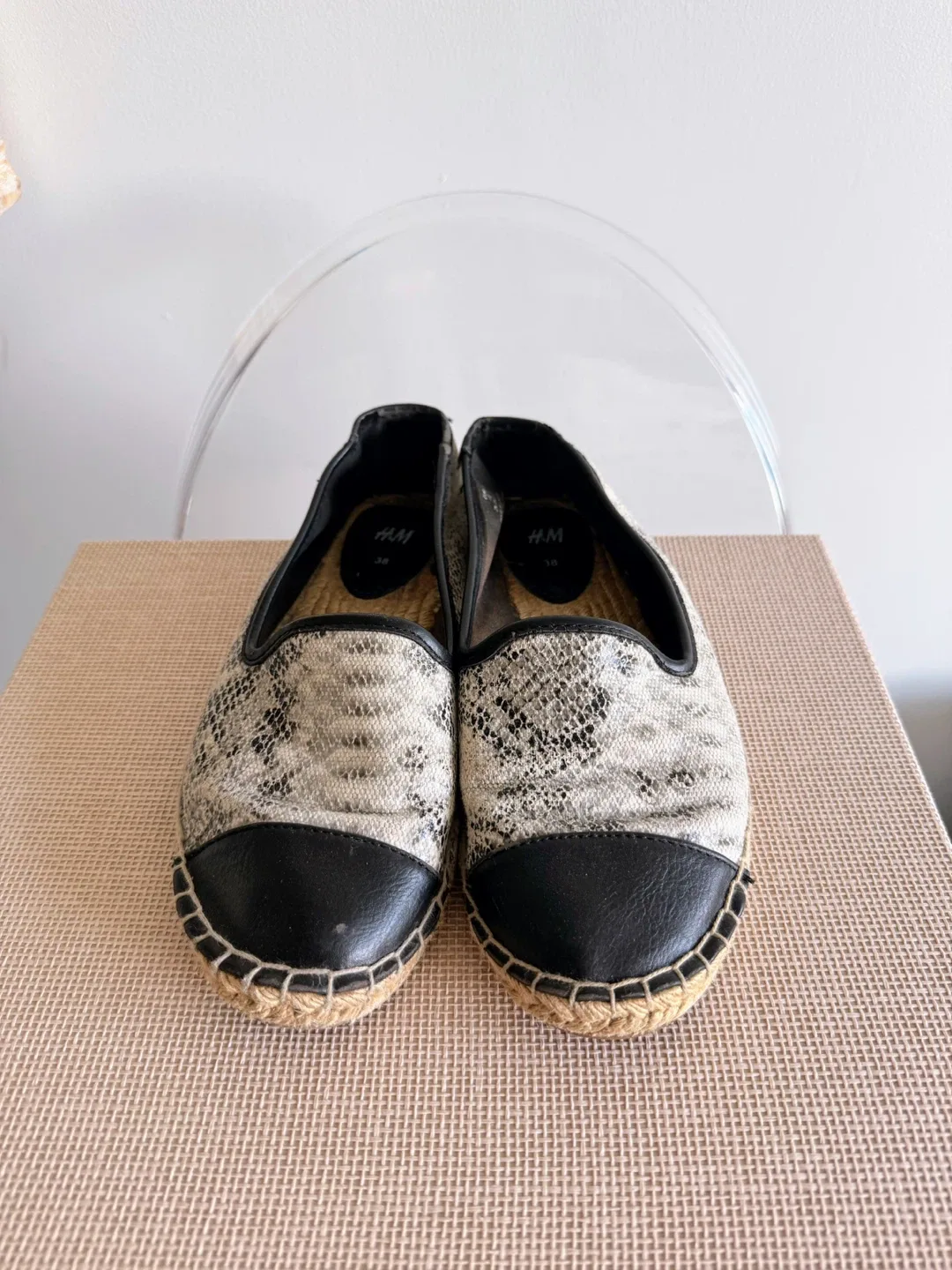 H&M Espadrille Flats Size 7.5 image indicator(2)