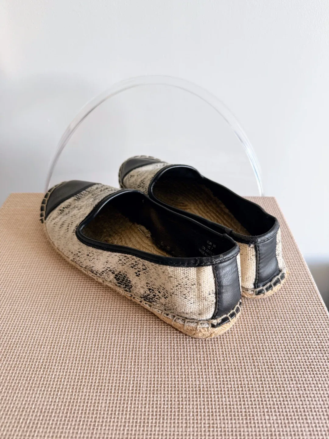 H&M Espadrille Flats Size 7.5 image indicator(4)