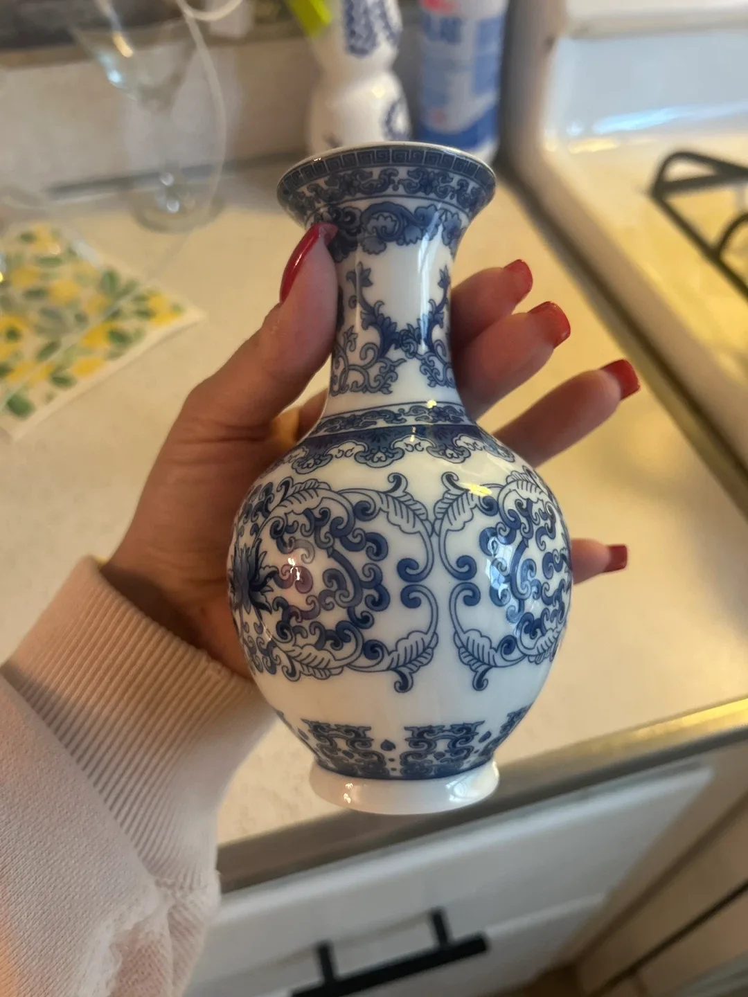 Blue & White Porcelain Bud Vase - Floral Design image indicator(4)