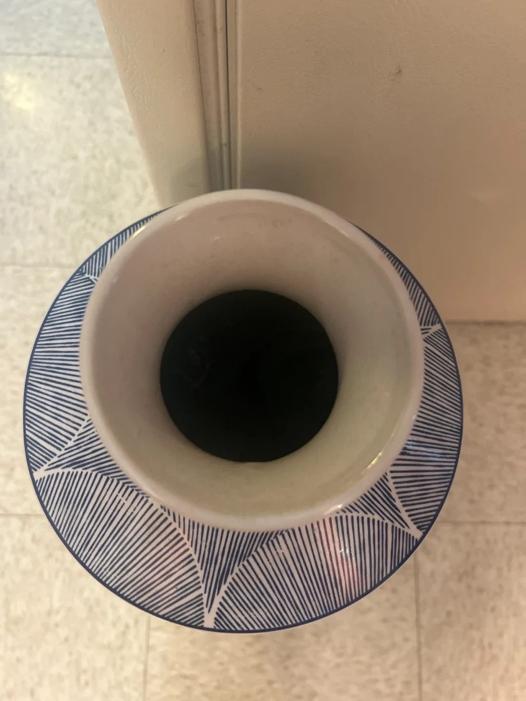 Blue & White Decorative Vase image indicator(4)