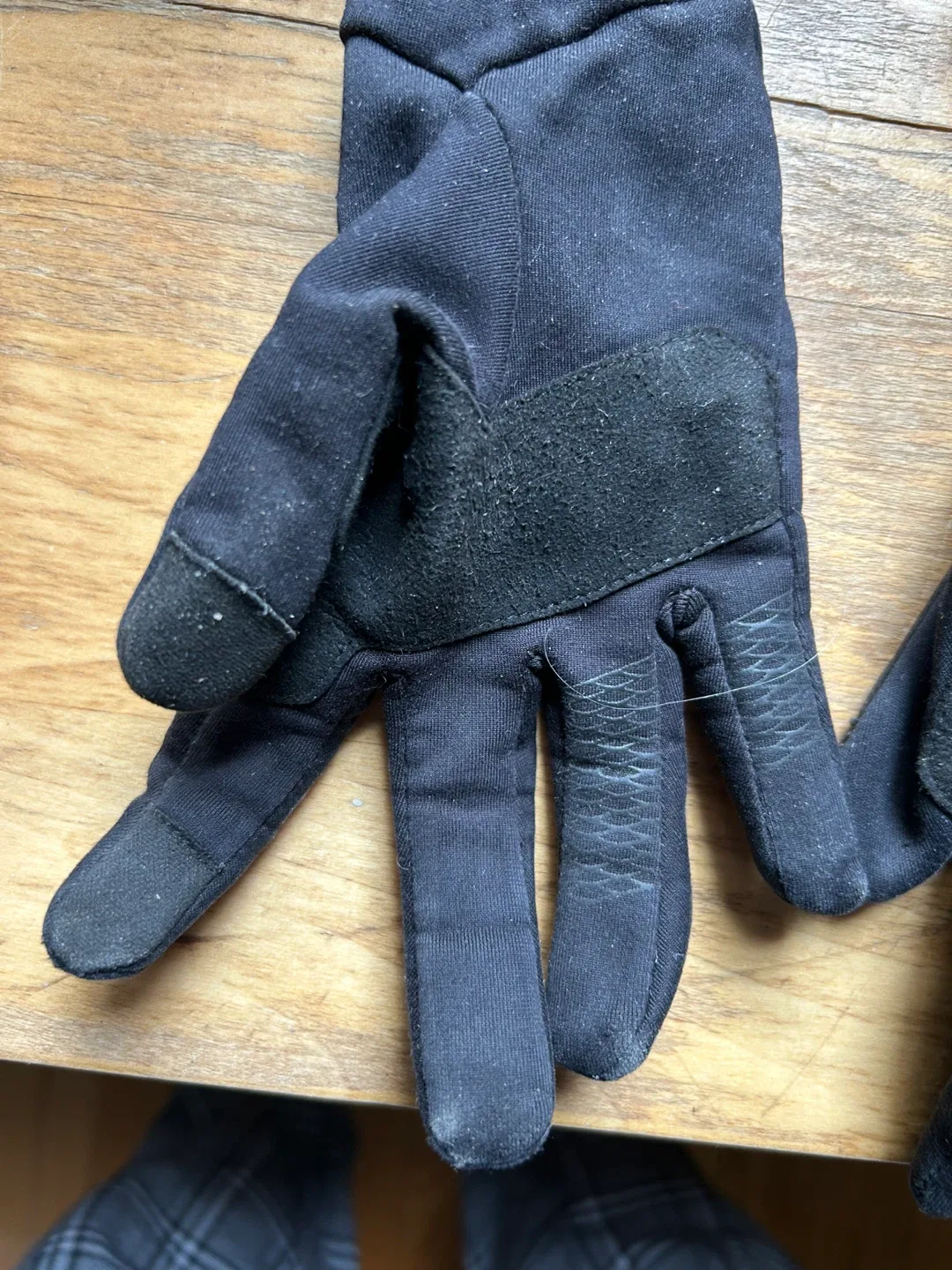 $4 Forclaz Adult women Touchscreen Stretch Gloves image indicator(2)