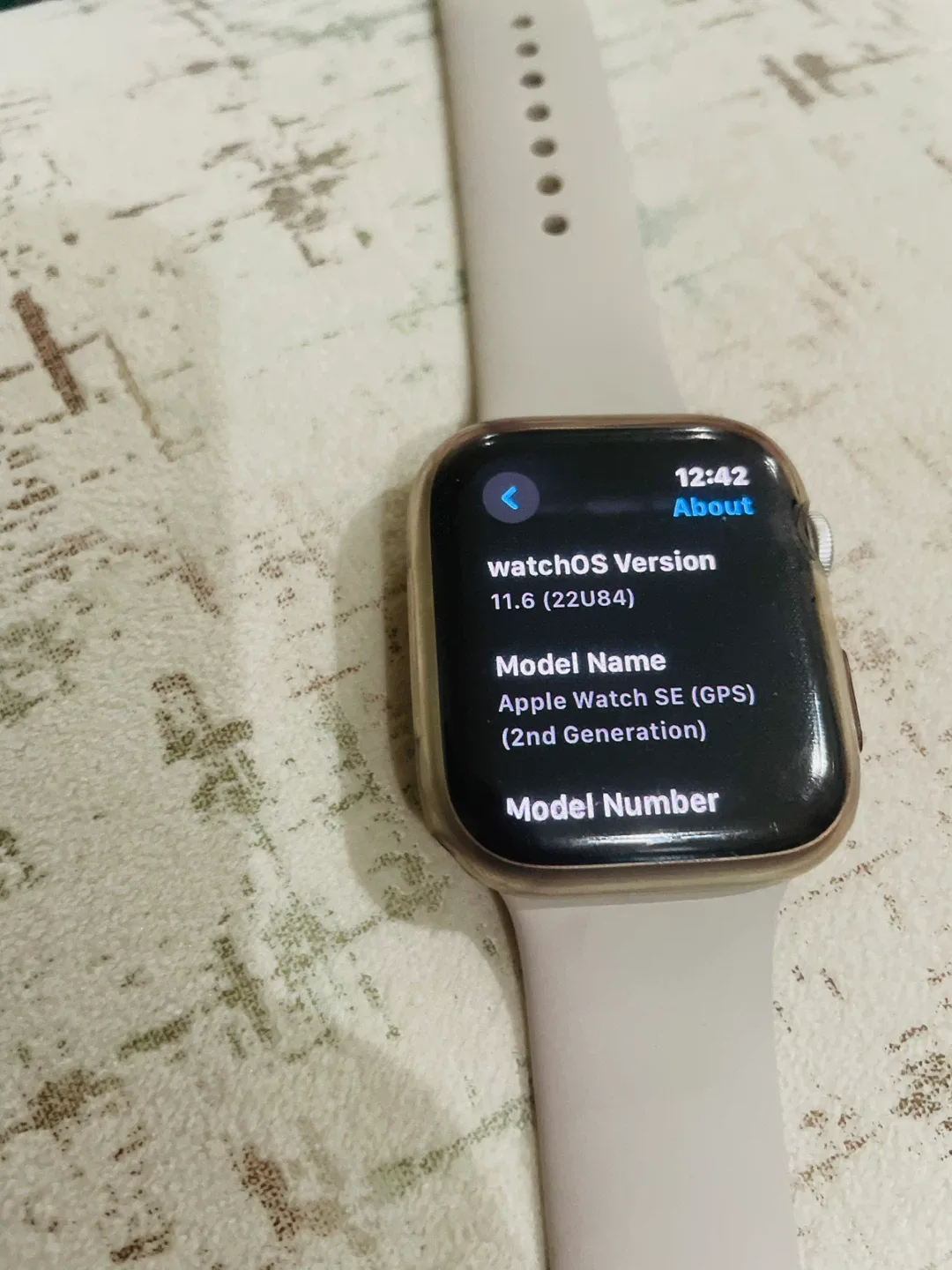 Apple Watch SE2 GPS 44 mm Aluminum Starlight image indicator(2)