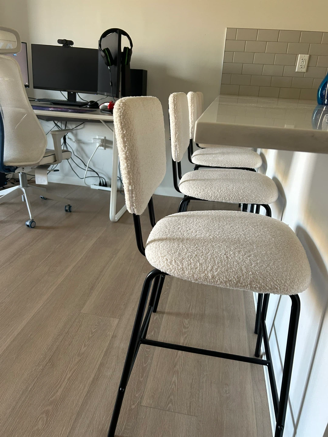MOVE OUT SALE - 4 island bar chairs - George Oliver Bar Stools - photo 2