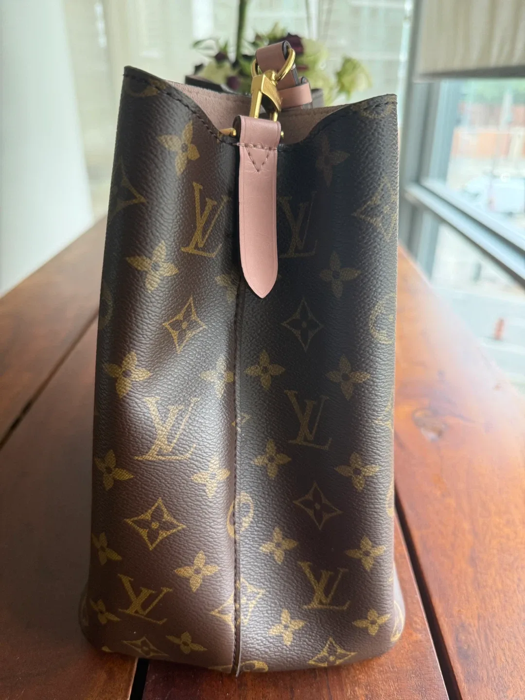 Louis Vuitton NeoNoe Bag image indicator(3)