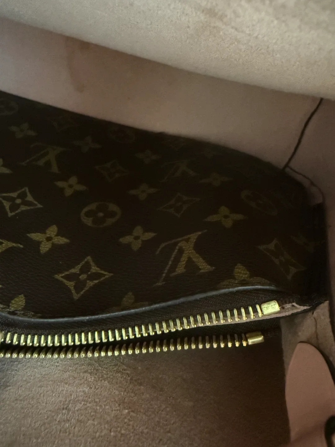 Louis Vuitton NeoNoe Bag image indicator(7)
