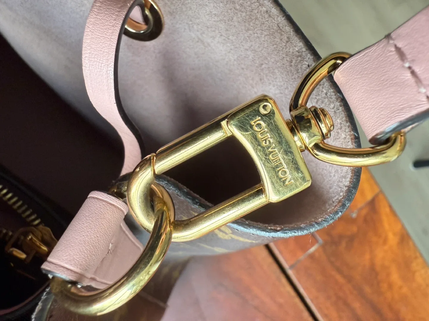 Louis Vuitton NeoNoe Bag image indicator(9)