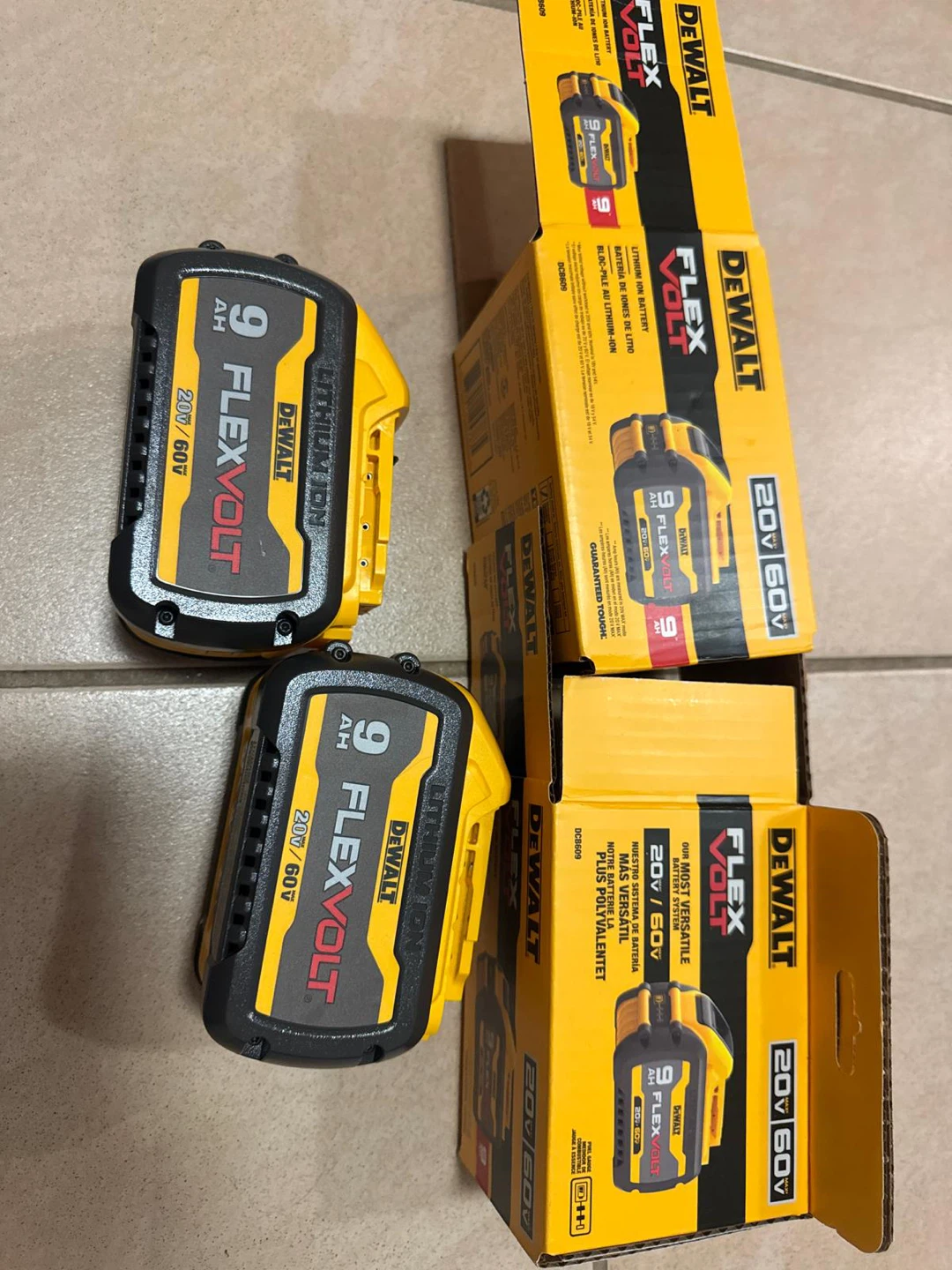 2 dewalt batteries 9AH