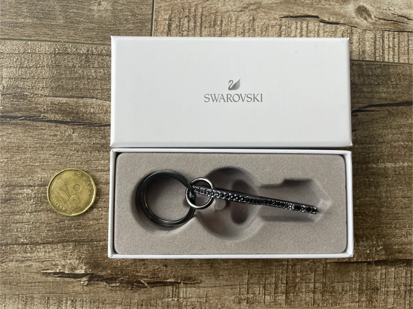 BRAND NEW 🥕 Swarovski Black Leather Keyring - photo 3
