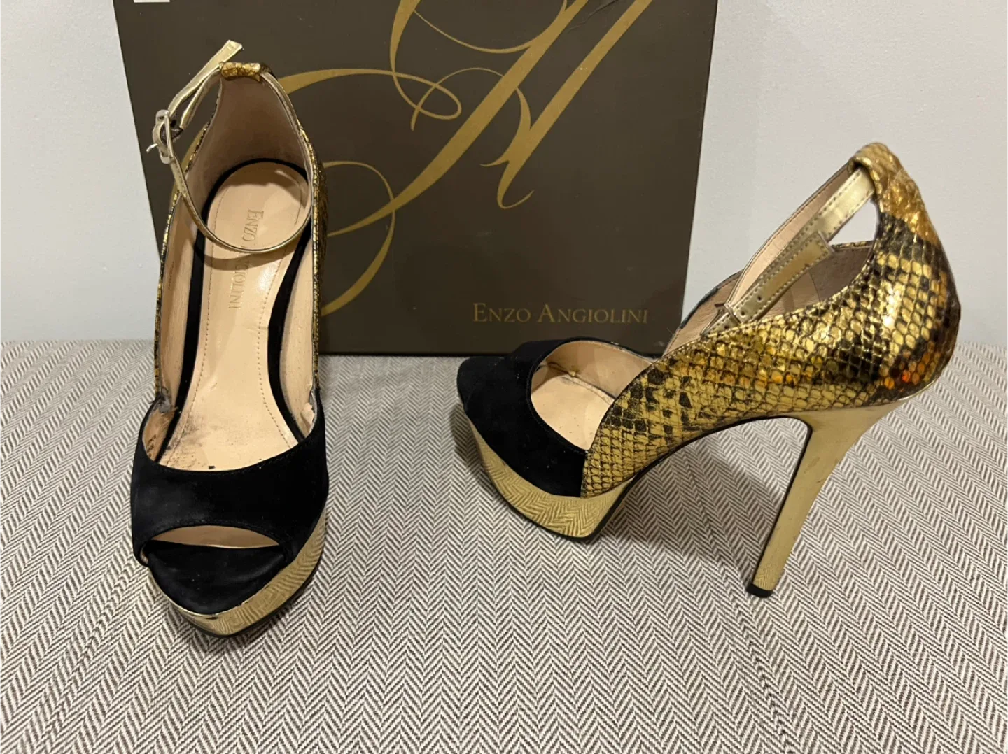 Enzo Angiolini Black & Gold Heels thumbnail