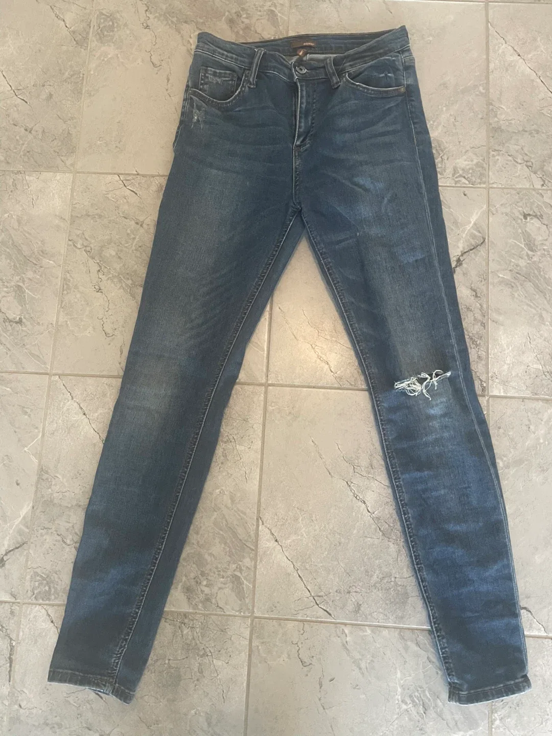 edyson distressed Jeans - Size 28 image indicator(2)
