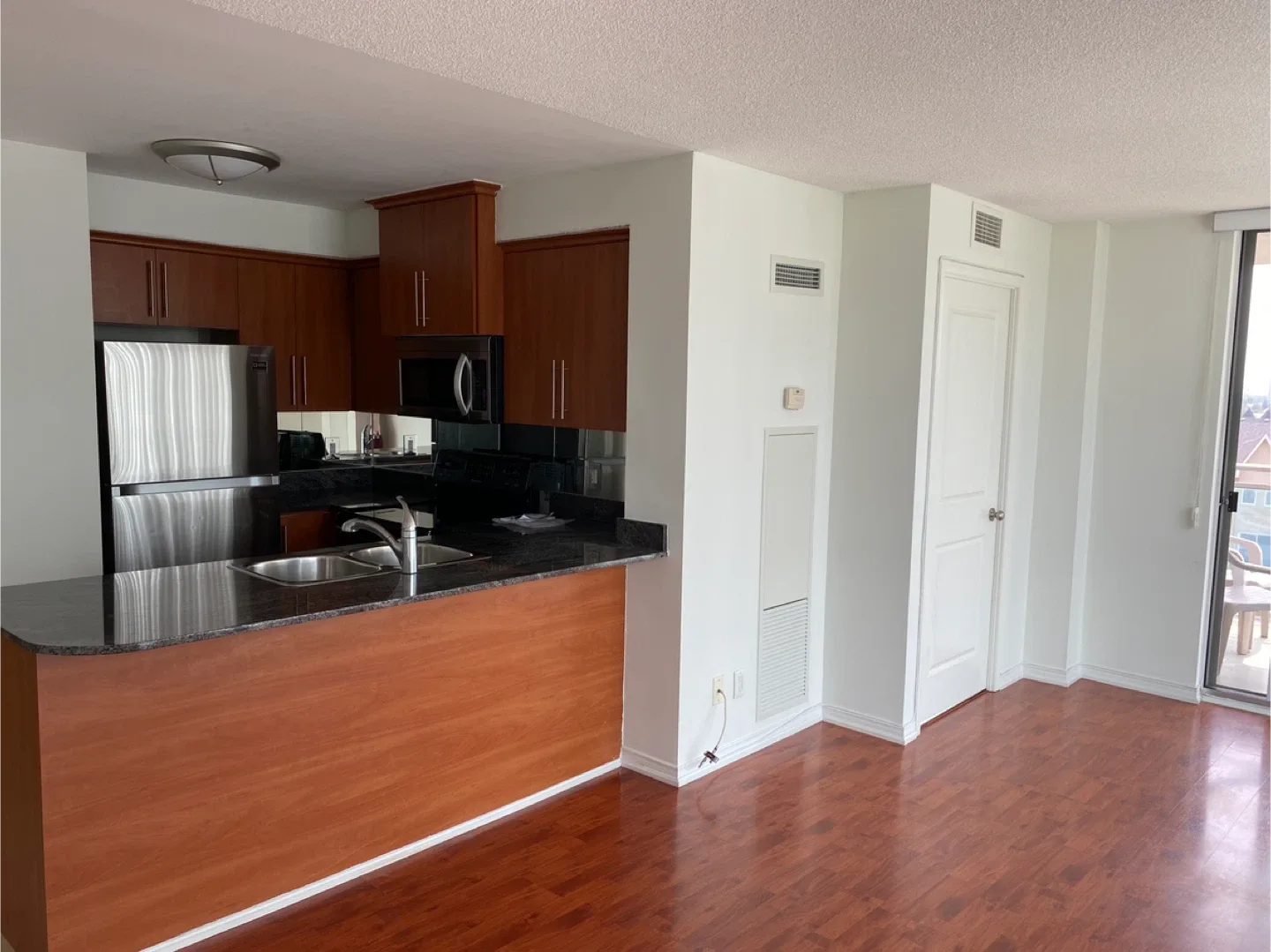 2-br 1 bath condo for rent in Scarborough thumbnail