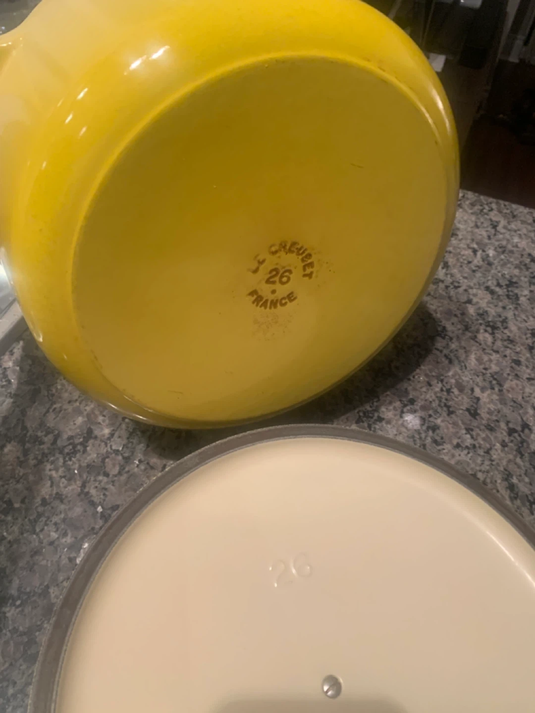 Le Creuset Dutch Oven - Yellow - Size 26 - photo 3