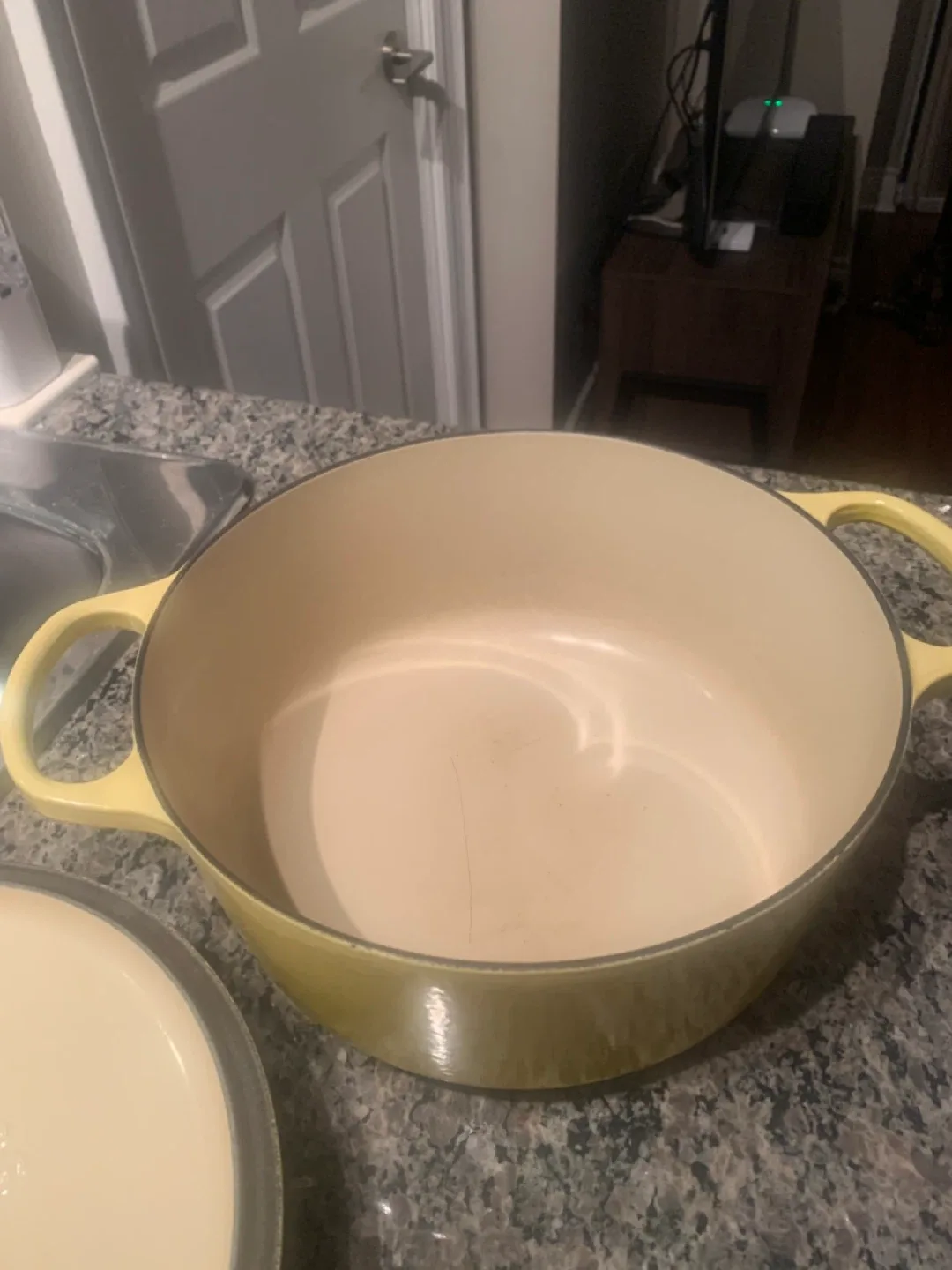 Le Creuset Dutch Oven - Yellow - Size 26 image indicator(2)