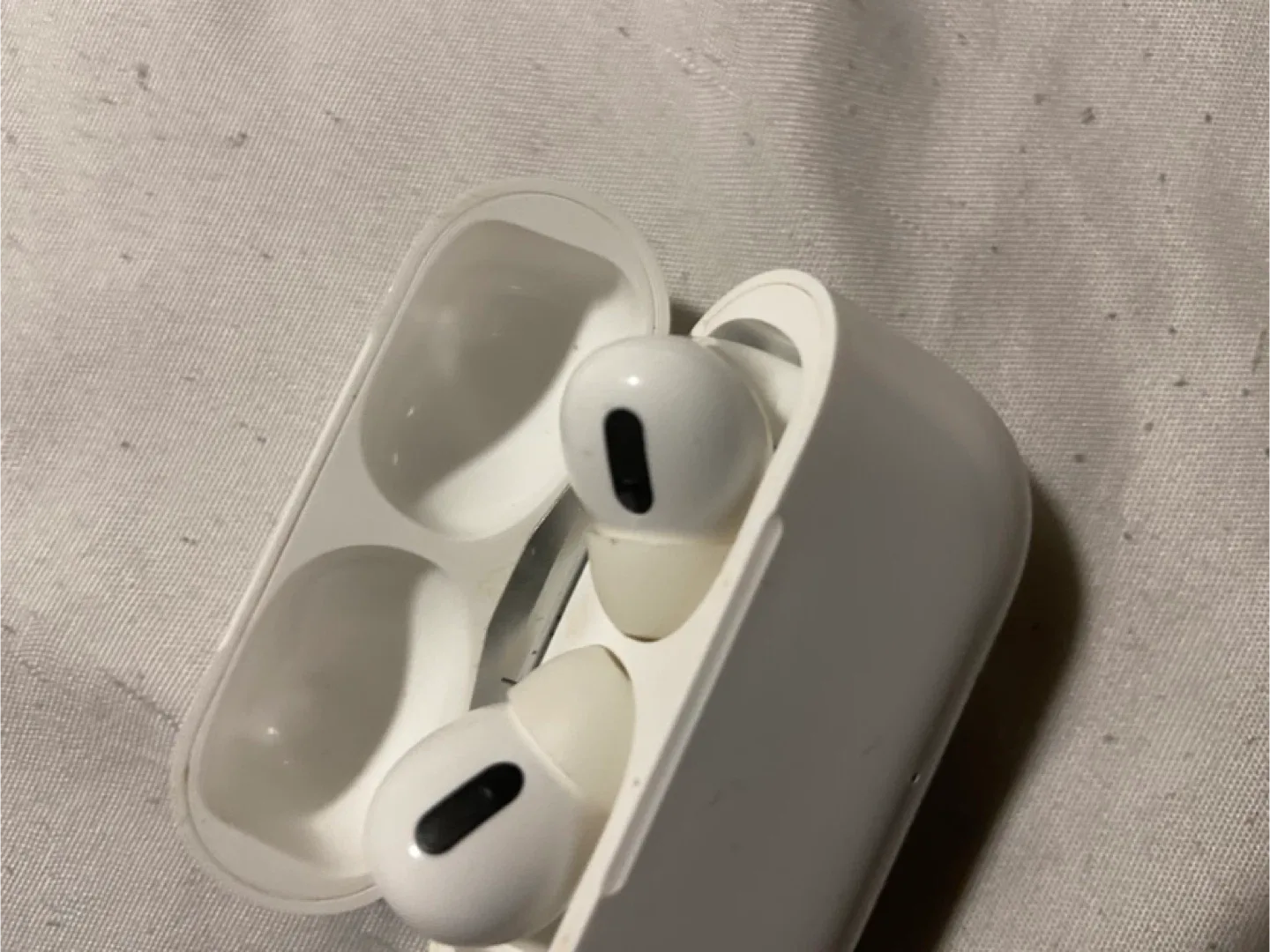 Apple AirPods Pro image indicator(3)