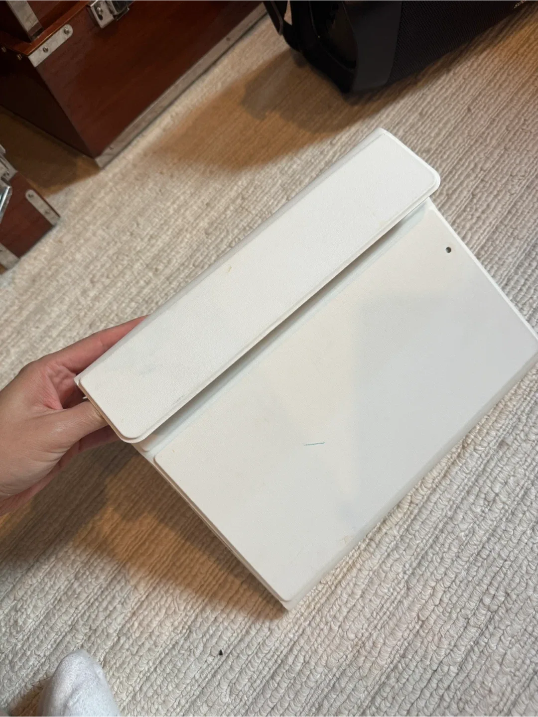 iPad Folio - White (older generation) thumbnail