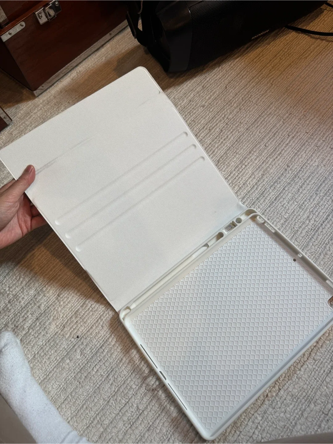 iPad Folio - White (older generation) image indicator(4)