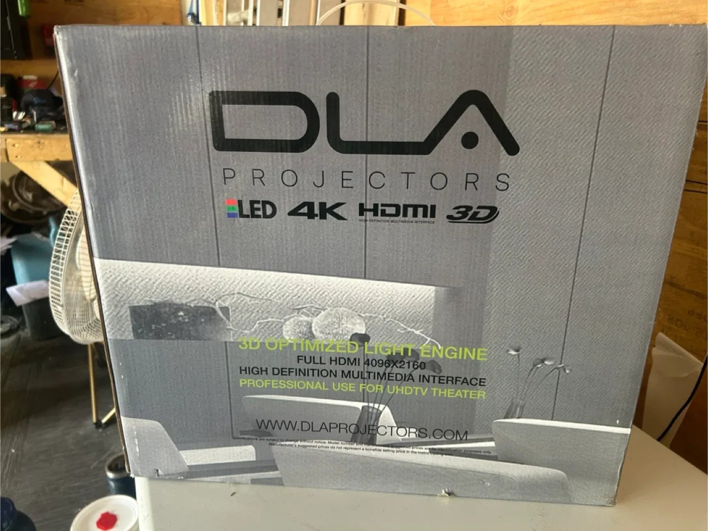DLA Projector X400R LED 4K HDMI 3D image indicator(2)