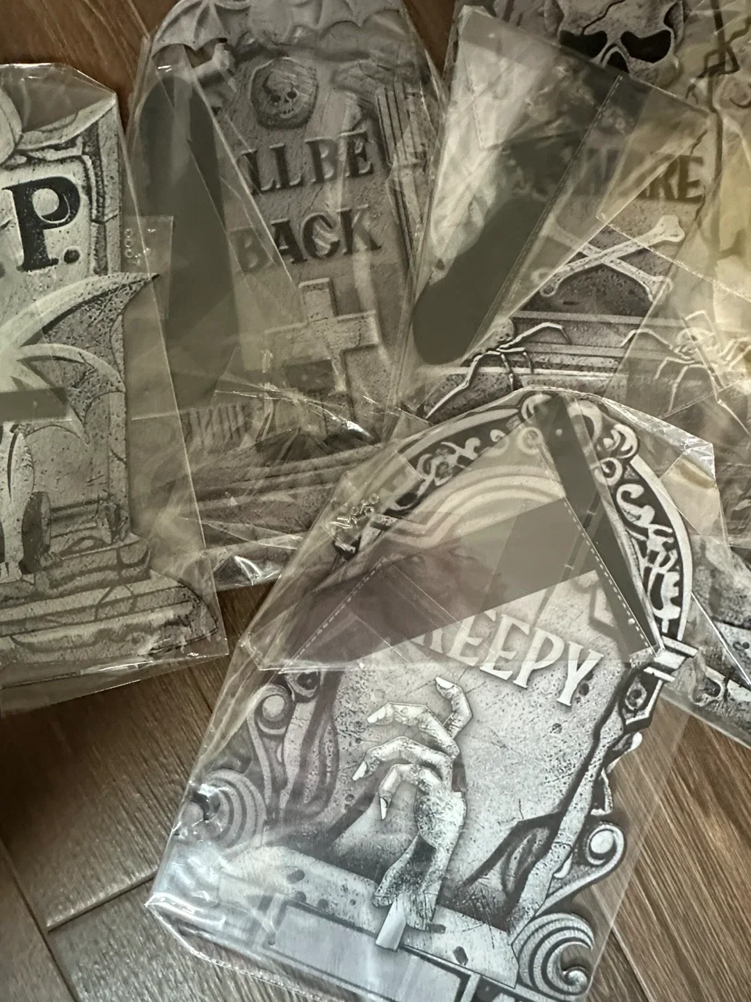 6-Piece Halloween Metal Tombstone Decorations - New! image indicator(5)