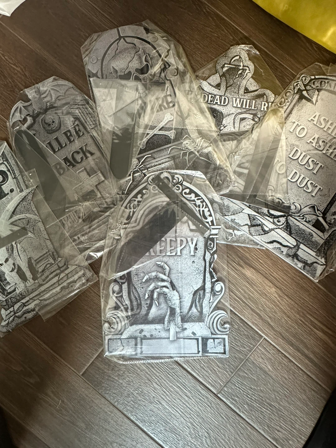 6-Piece Halloween Metal Tombstone Decorations - New!