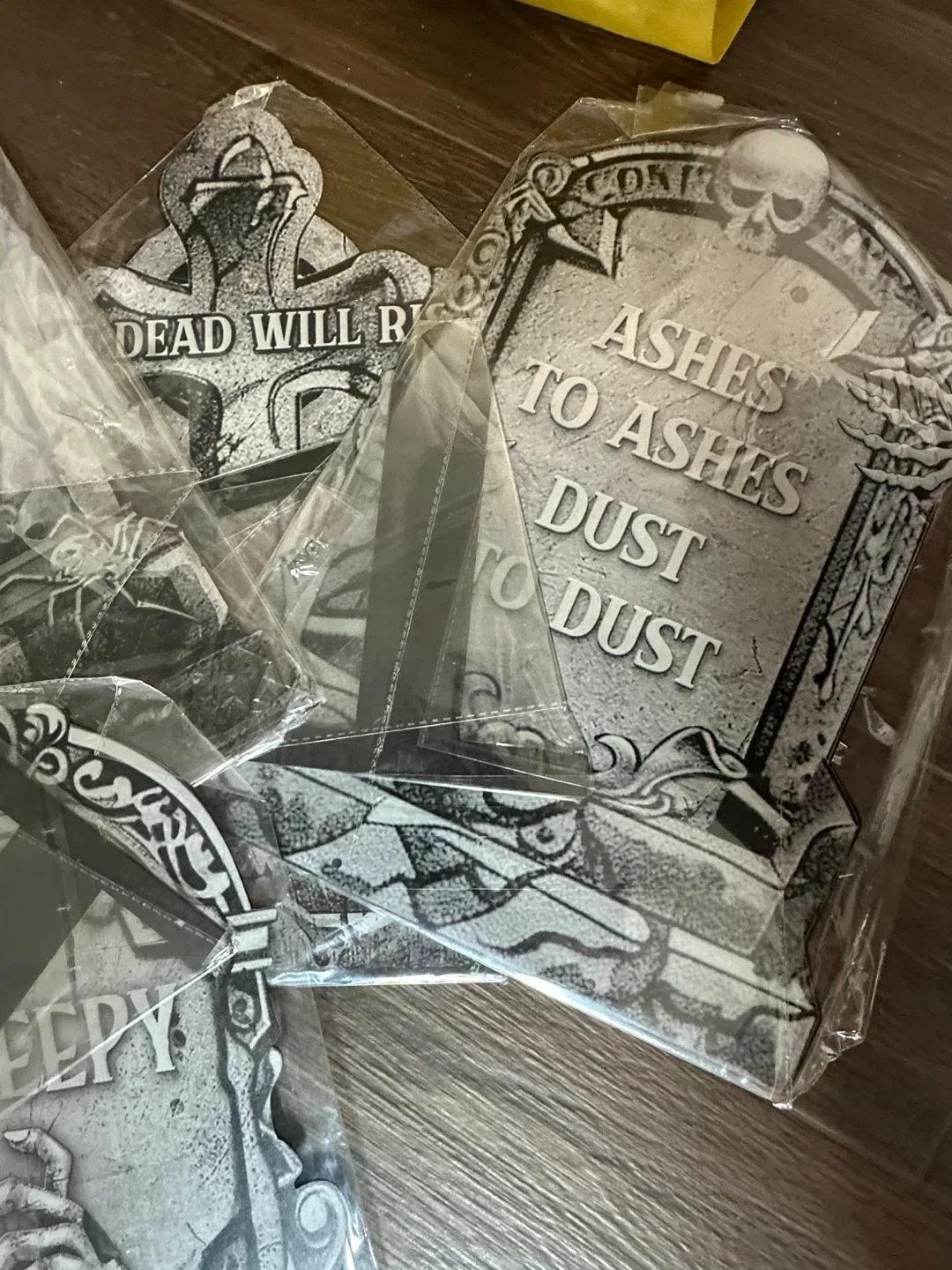 6-Piece Halloween Metal Tombstone Decorations - New! image indicator(2)