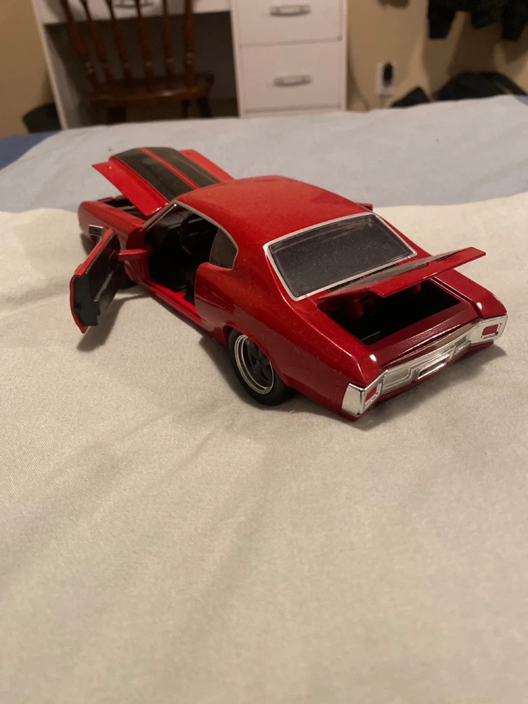 Red 1970 Chevrolet Chevelle SS Diecast Model Car image indicator(3)