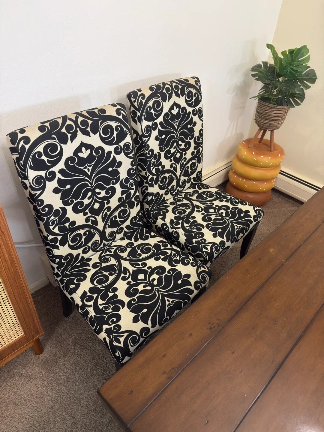 Dining Table with 4 chairs image indicator(2)