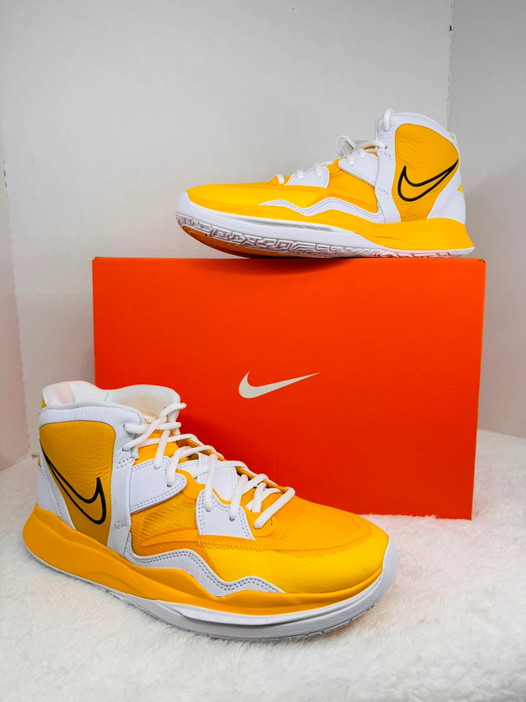 NEW Nike Kyrie Infinity Gold/ White Sz 11.5 Basketball Shoes