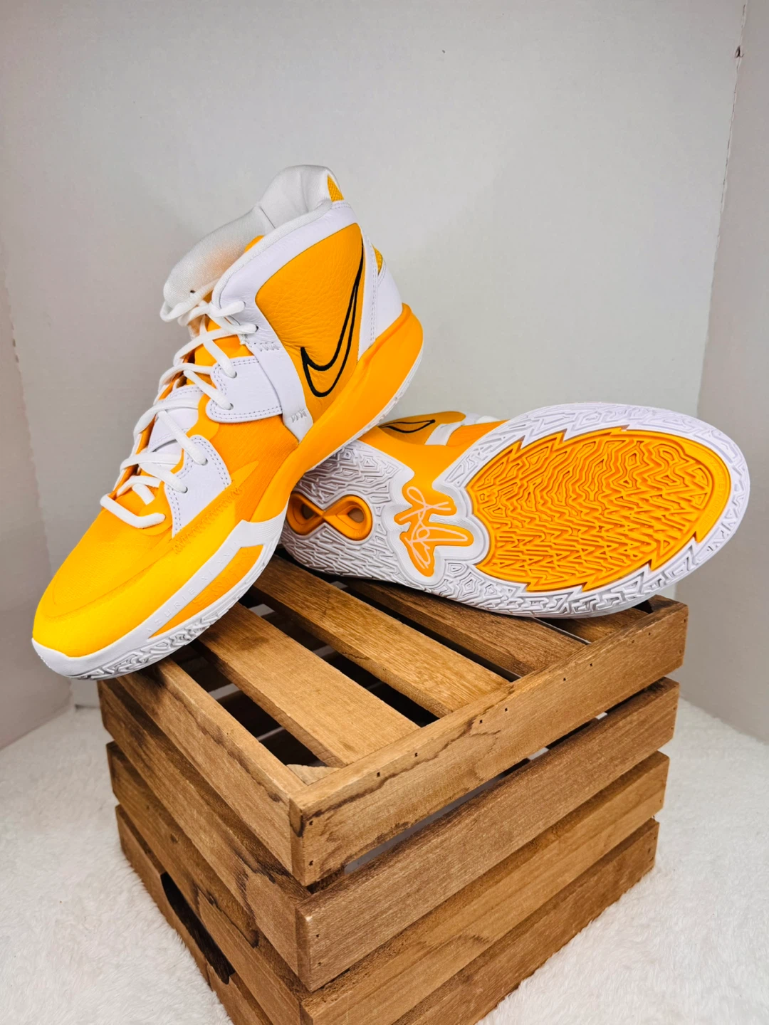 NEW Nike Kyrie Infinity Gold/ White Sz 11.5 Basketball Shoes - photo 2