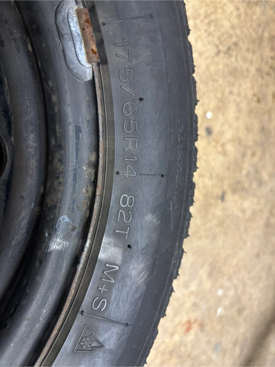 Uniroyal Winter Tires on Steel Rims - 175/65R14 - photo 2