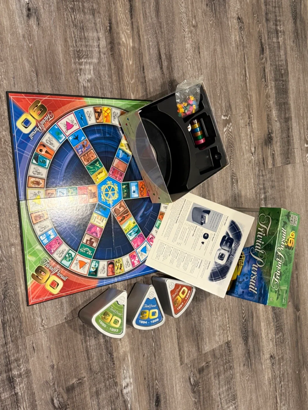 Trivial Pursuit The 90s Edition Board Game image indicator(3)
