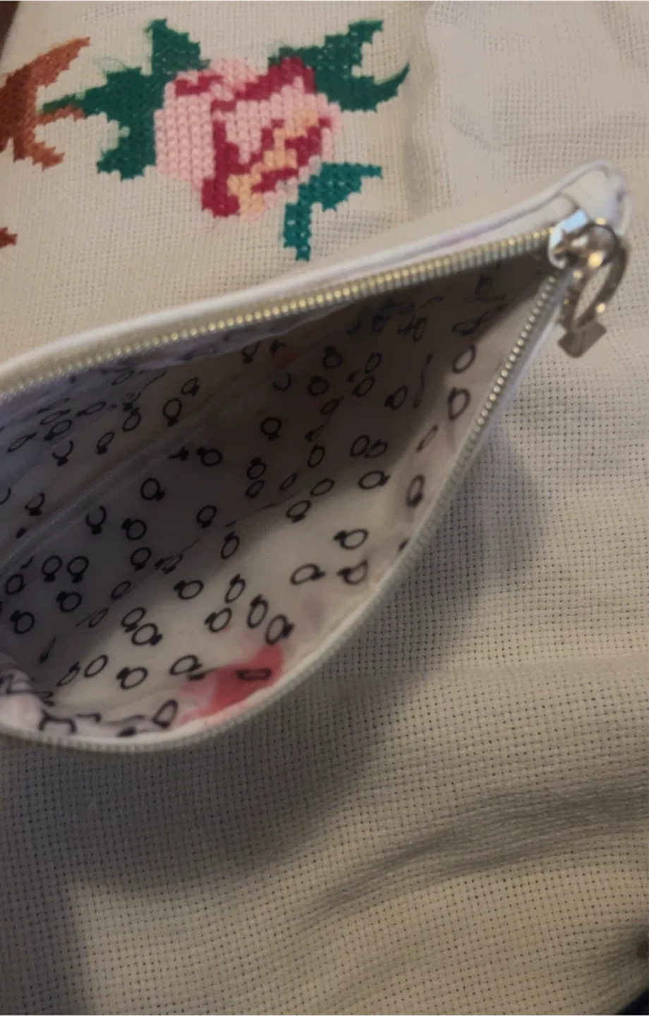 Bride White Clutch image indicator(2)