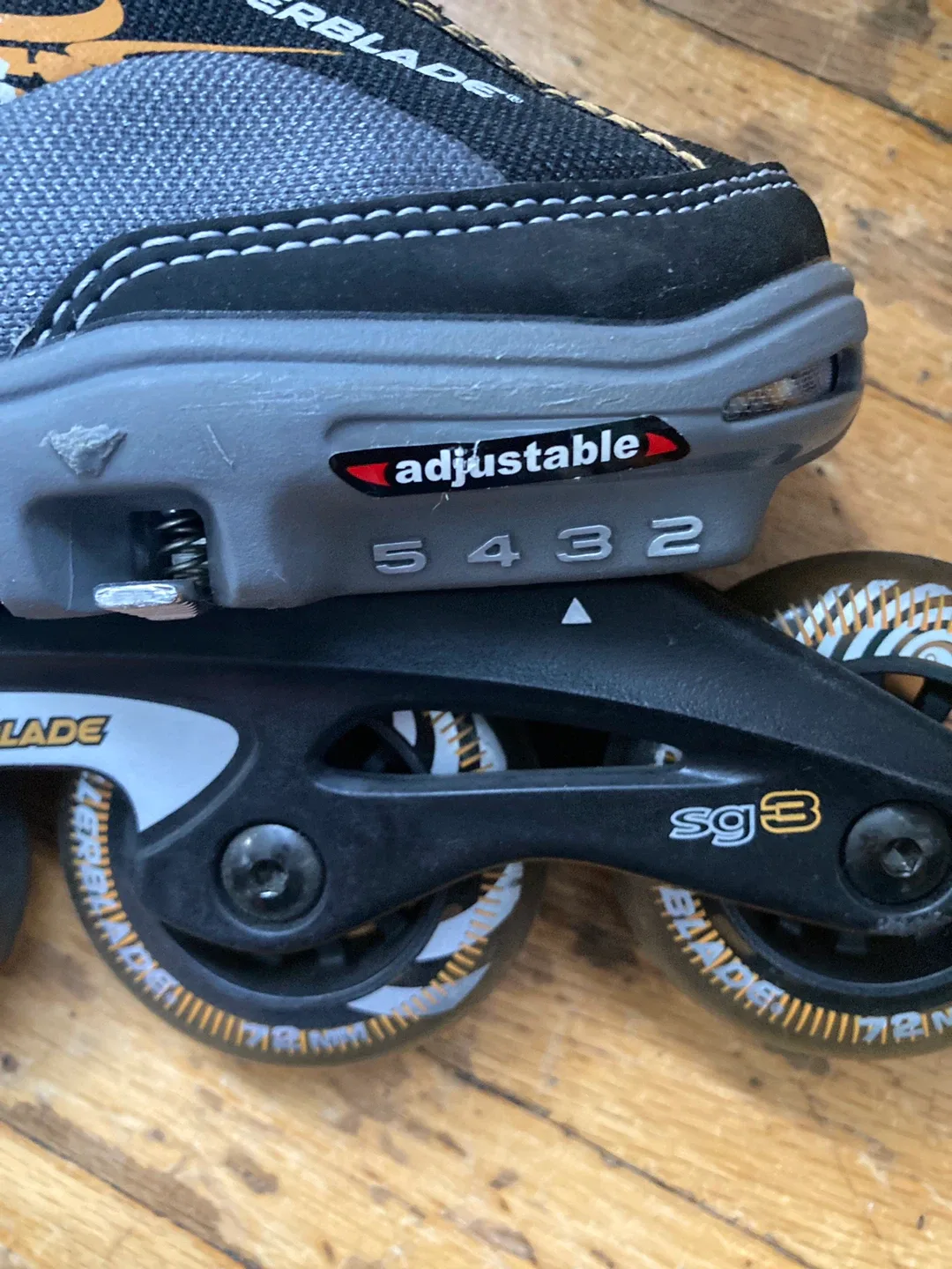 Rollerblade Adjustable Inline Skates Youth Size 2-5 US image indicator(3)