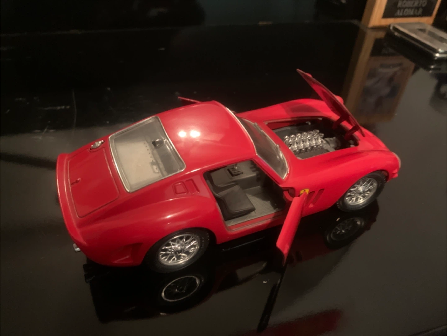 Red Ferrari 250 GTO Diecast Model Car - photo 3