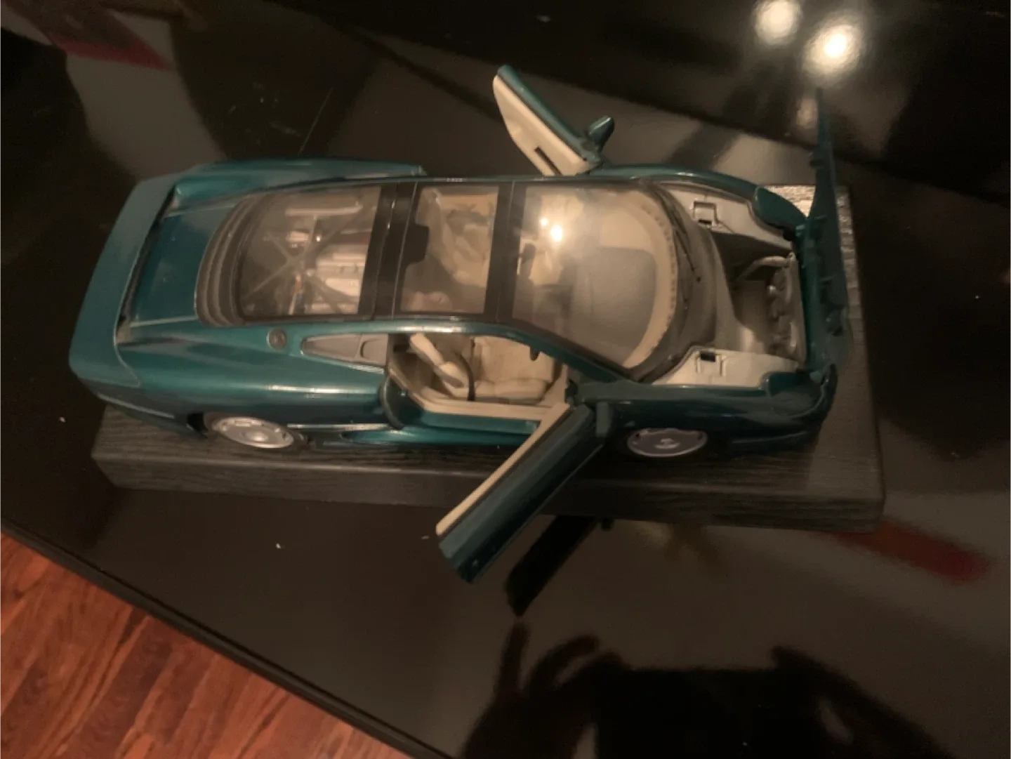Maisto Jaguar XJ220 (1992) Diecast Model Car image indicator(6)