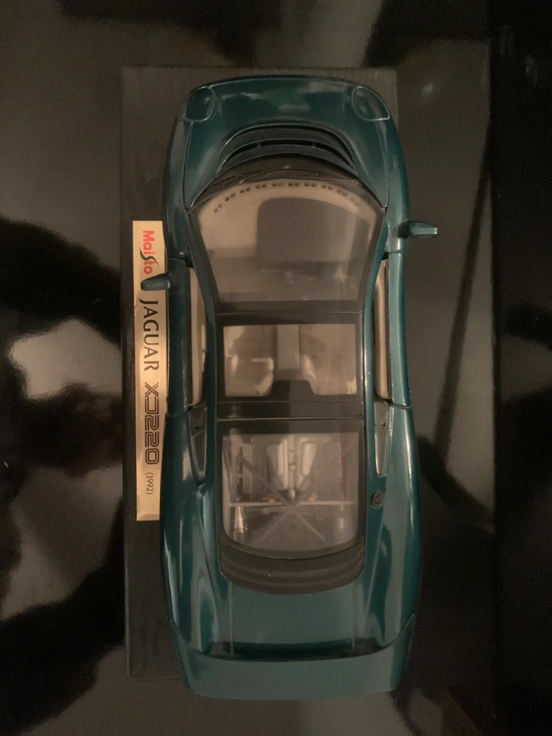 Maisto Jaguar XJ220 (1992) Diecast Model Car image indicator(3)