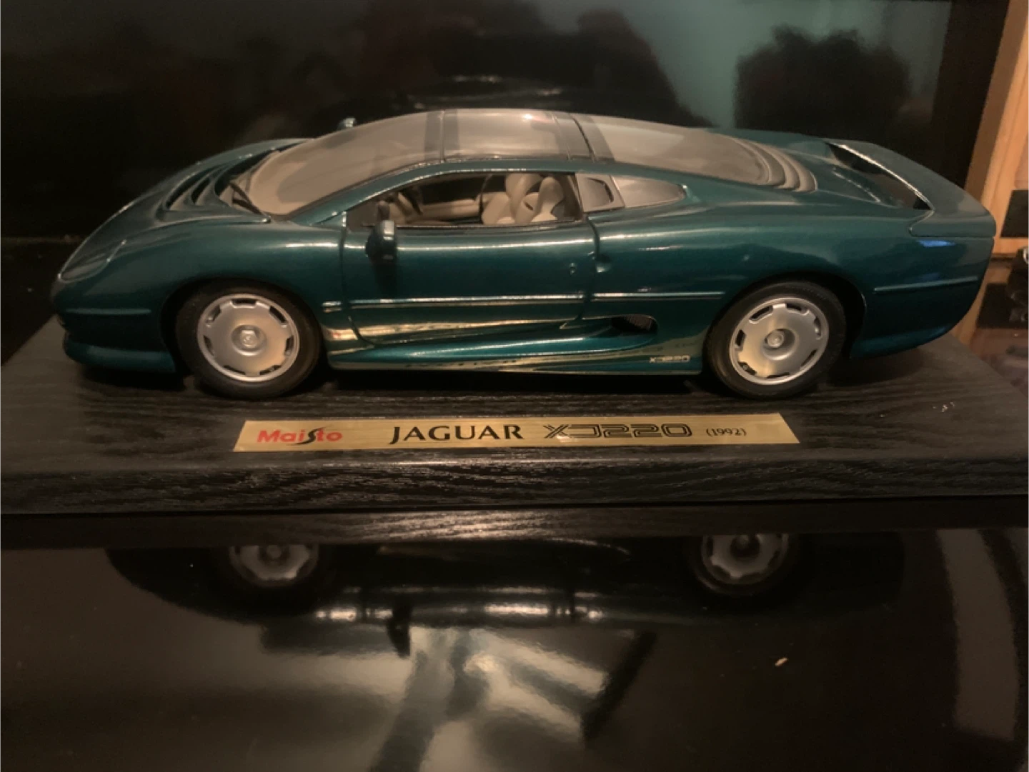 Maisto Jaguar XJ220 (1992) Diecast Model Car - photo 2