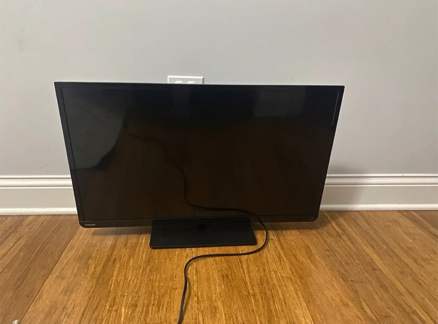 Toshiba 32" TV thumbnail