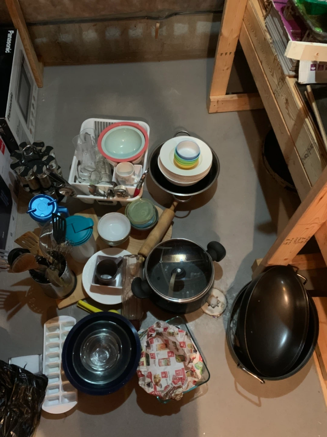 Assorted Kitchenware