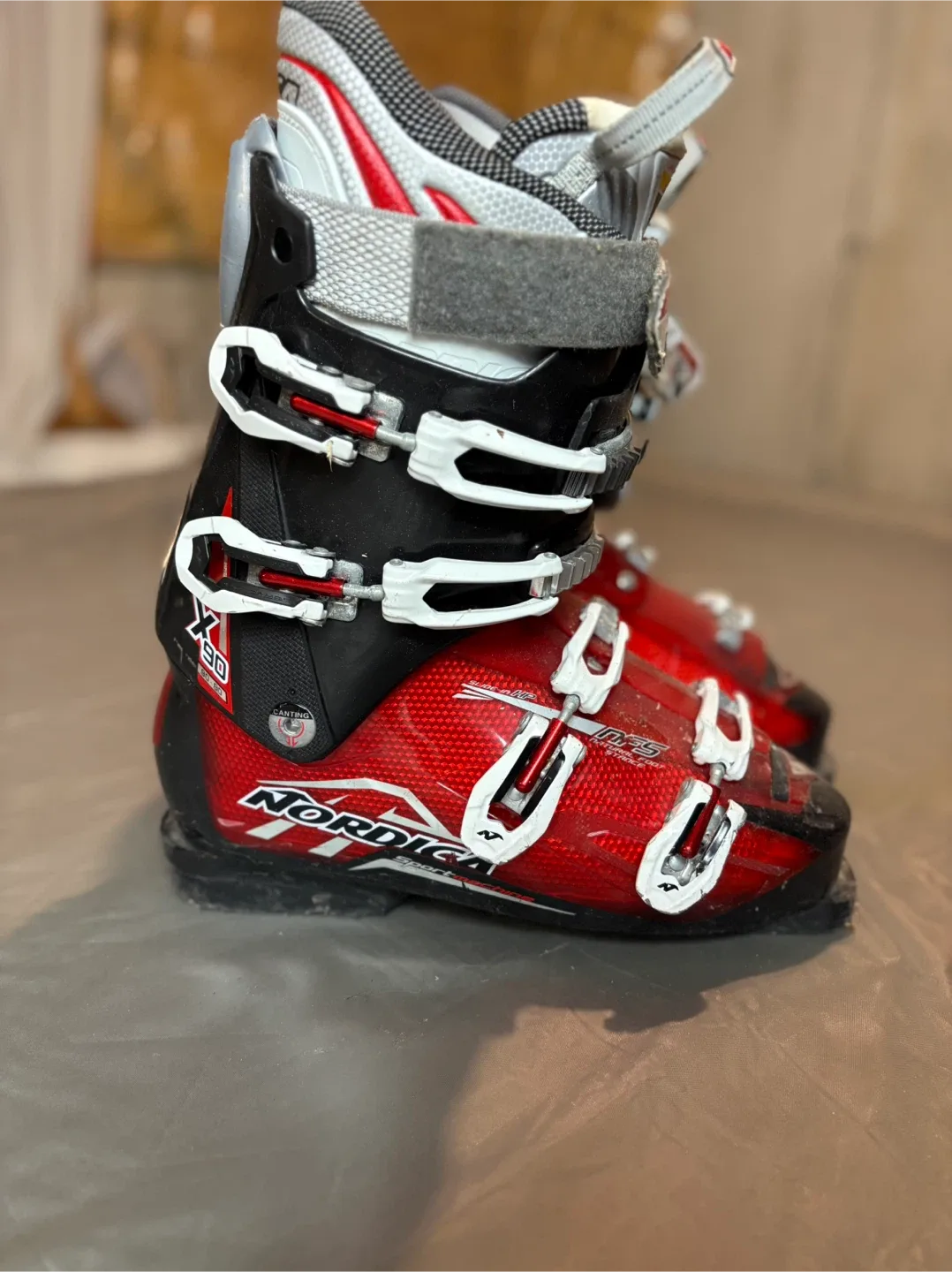Nordica X-90 Ski Boots Size 10 - Red/Black image indicator(3)