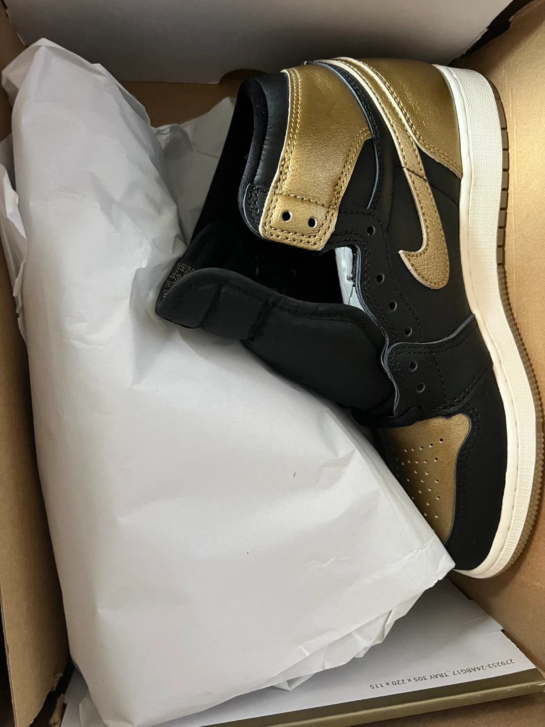 Nike Air Jordan 1 Retro High OG Black/Metallic Gold