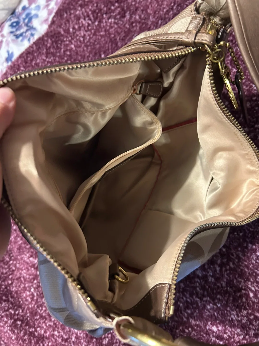 Coach Signature Hobo Bag image indicator(2)
