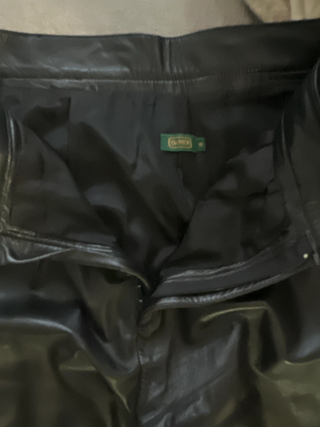Danier Black Leather Pants Size 6 - photo 3