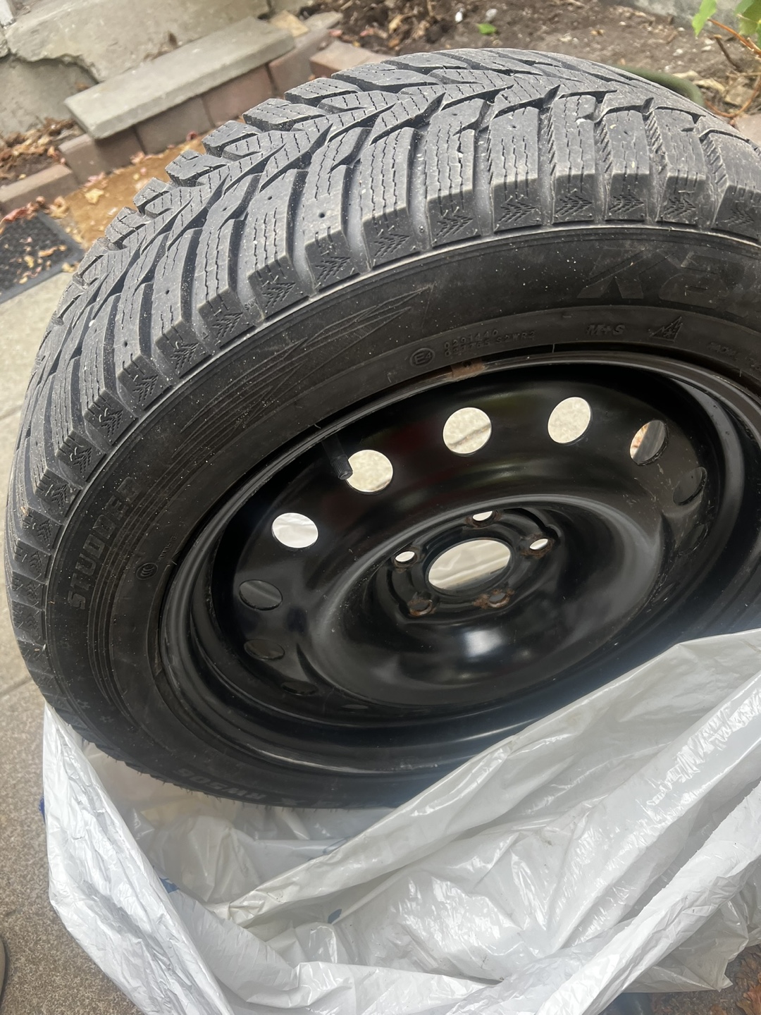 Winter Tires 215/55R17 Winter Tires on Steel Rims (RW506) - photo 4