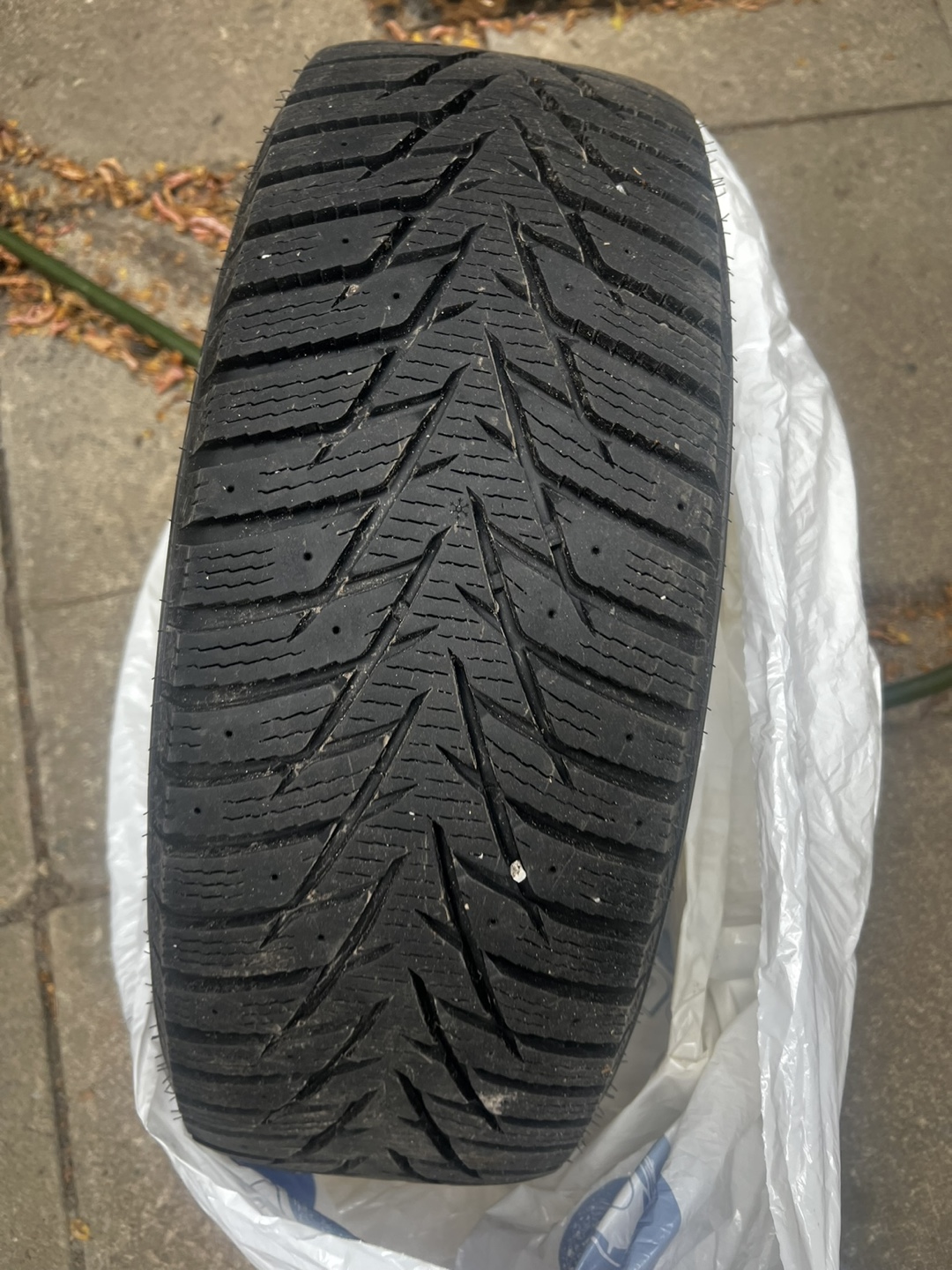 Winter Tires 215/55R17 Winter Tires on Steel Rims (RW506) - photo 3