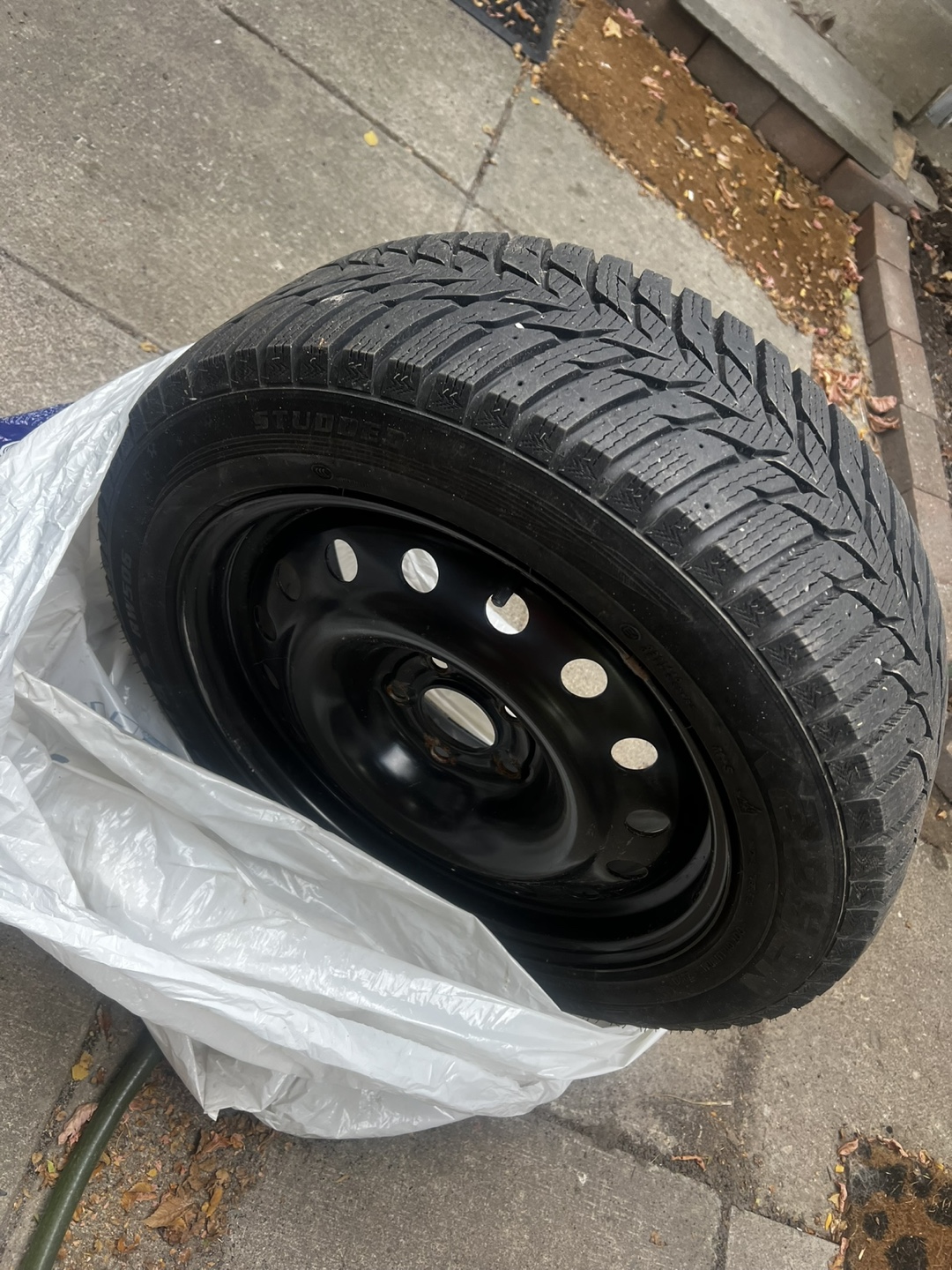 Winter Tires 215/55R17 Winter Tires on Steel Rims (RW506) - photo 2