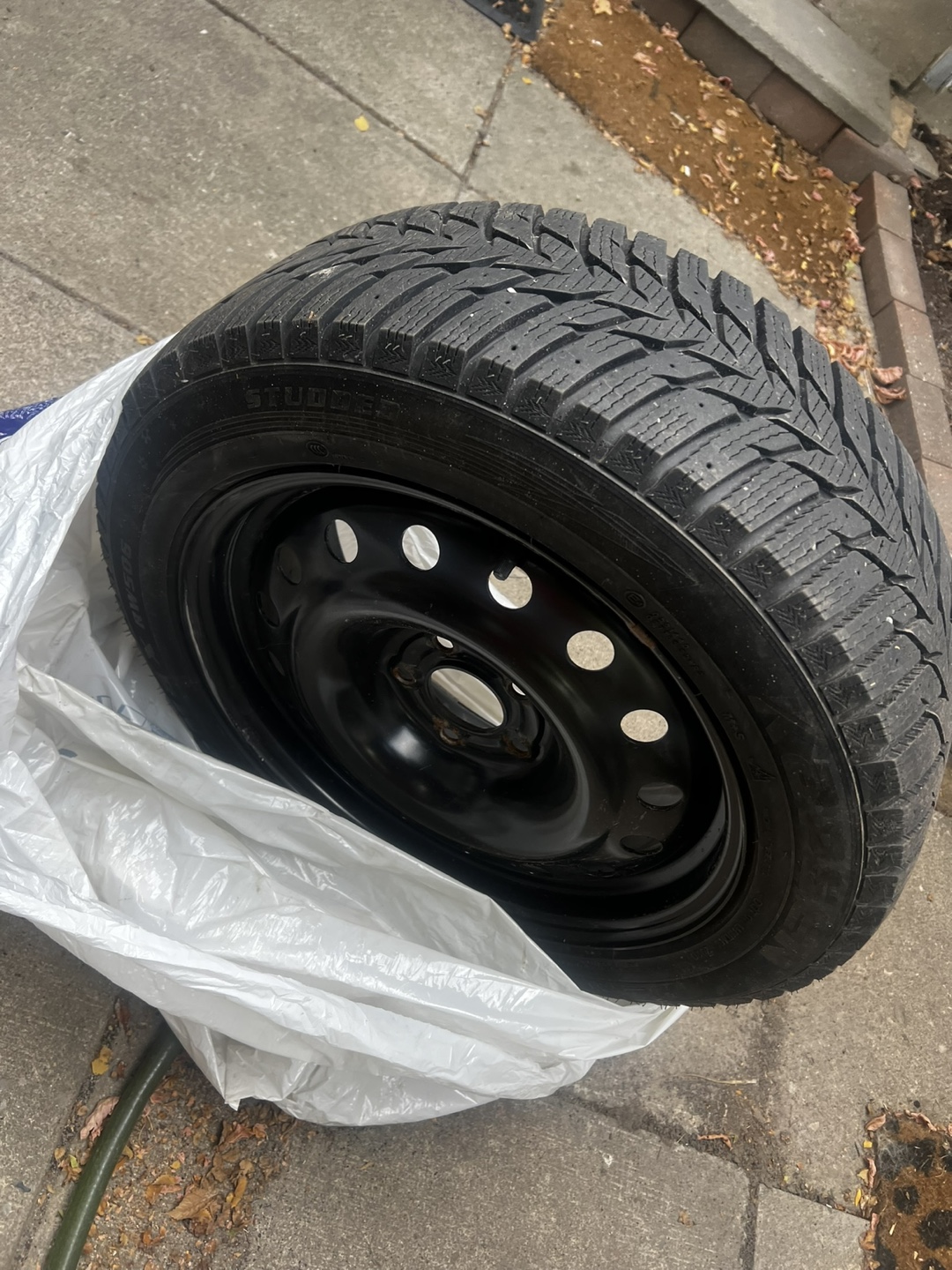Winter Tires 215/55R17 Winter Tires on Steel Rims (RW506)