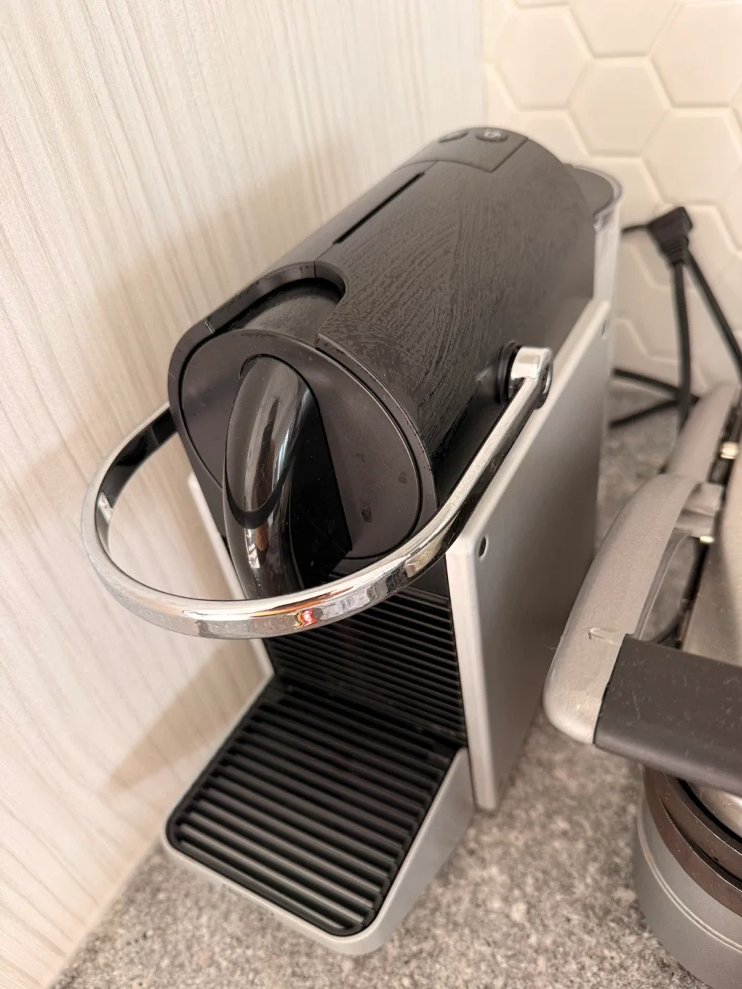 Nespresso Pixie Machine - Like New! thumbnail