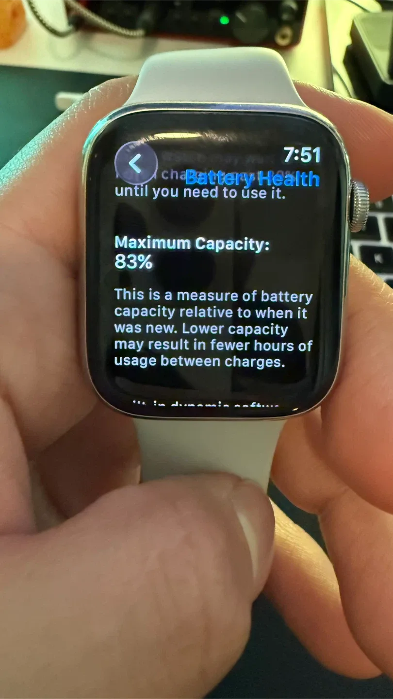 Apple Watch Series 8 45mm Stainless Steel White Band & Stand image indicator(7)