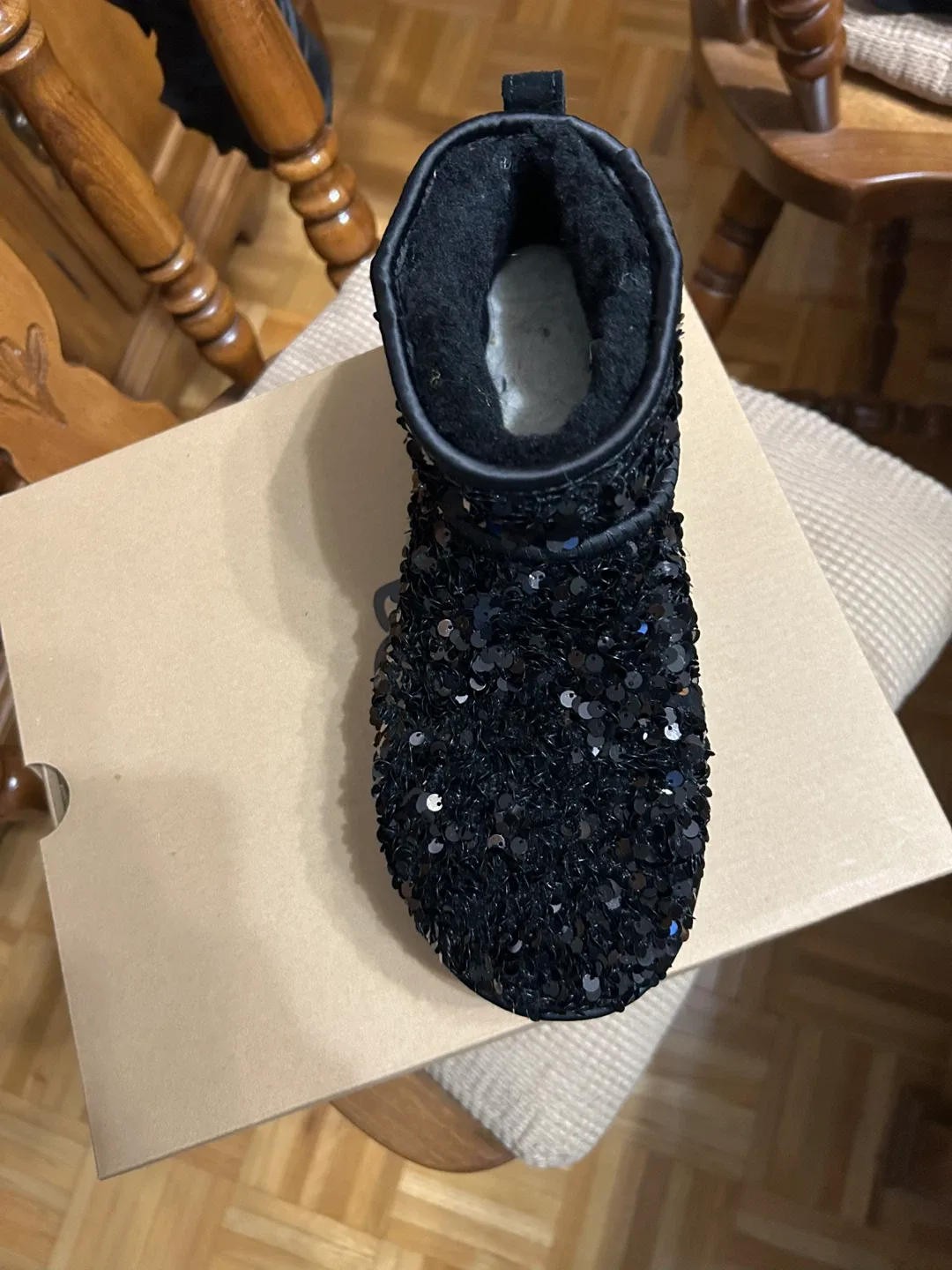 UGG W Ultra Mini Chunky Sequin Black US 8 image indicator(4)